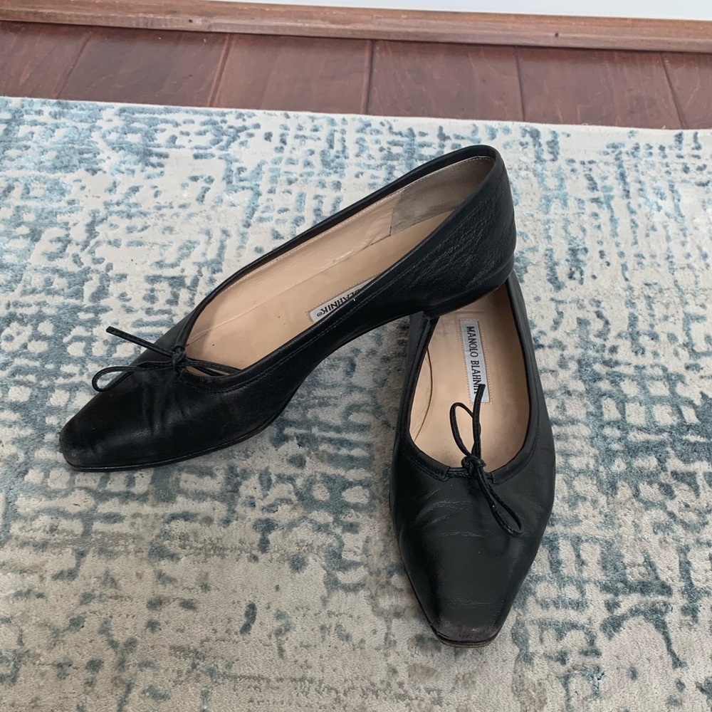 Manolo blahnik black leather ballerina shoes